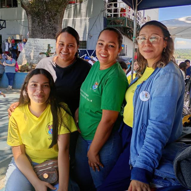 Cuatro integrantes del equipo de la IAM durante una actividad parroquial